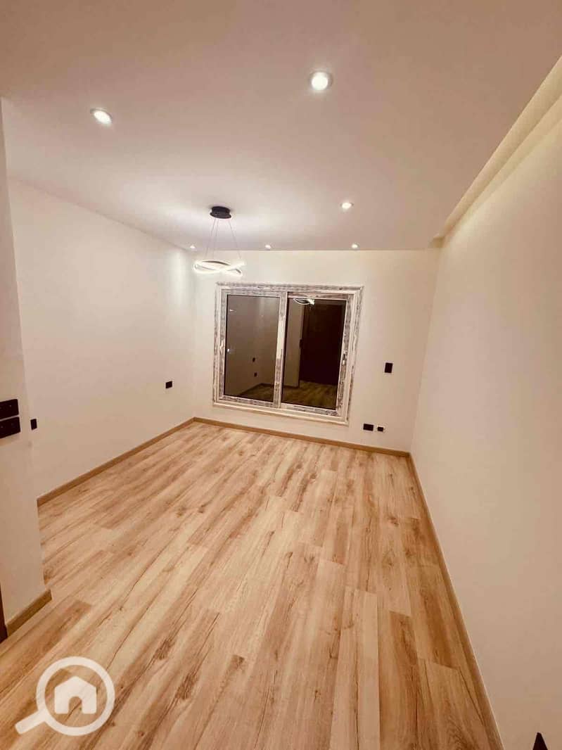 8 f42d83fc-7455-47c7-9b83-dc6ba0db8d5d. jpg