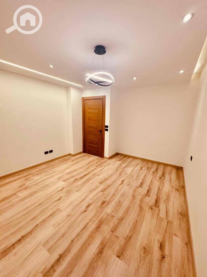 12 0c0529da-851c-44ea-81c5-f9c9c954a63c. jpg