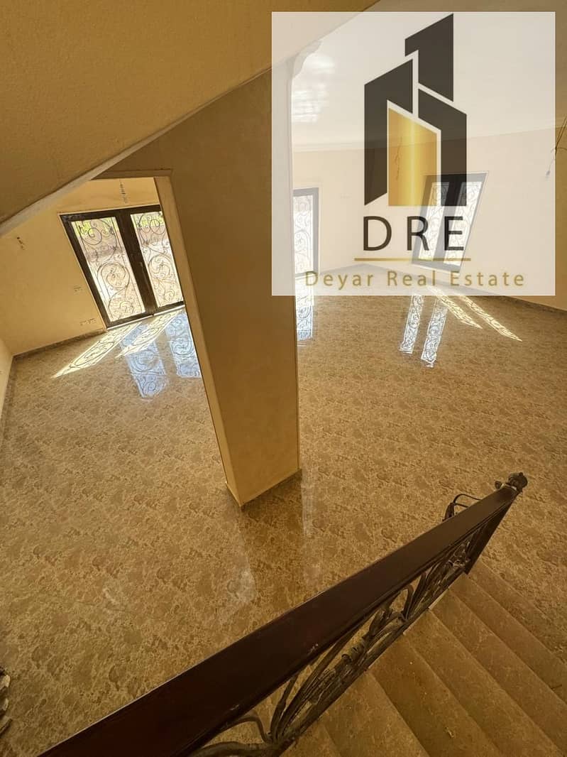 12 07886d8b-42ea-40d6-8c0f-663c1b4571b0. jpg