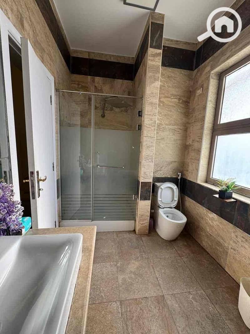 12 c3ca052d-a2f7-4593-80b6-90c1e3d88c9e. jpg