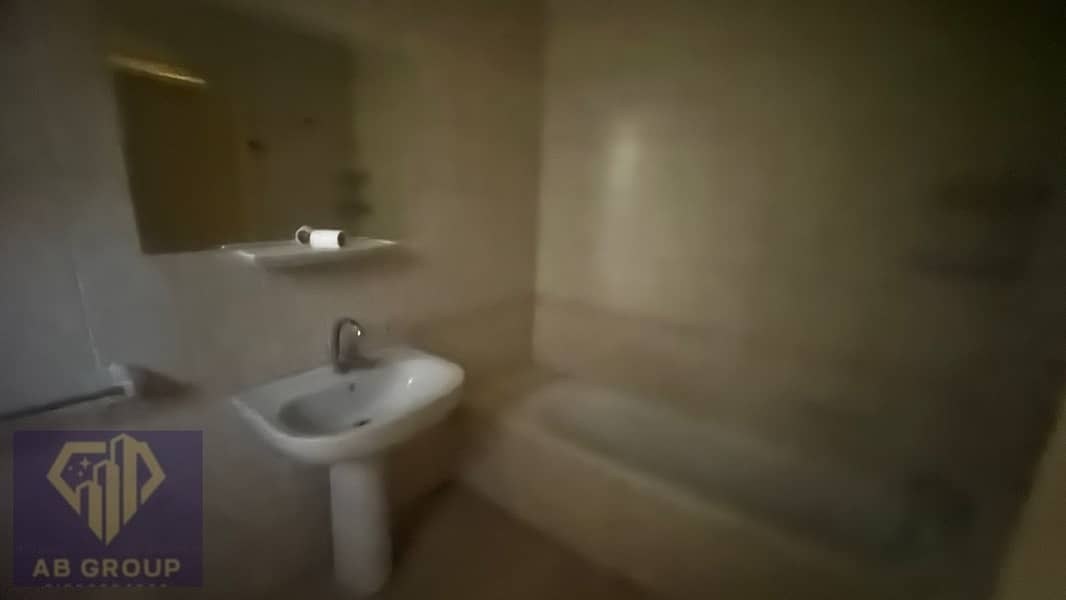 10 ee93e4c1-d51b-4d21-8bc1-0646e6c8ade0. jpg