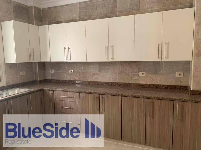 8 cd9f8db2-bdac-487b-a508-f1a59d3c4d1c. jpg