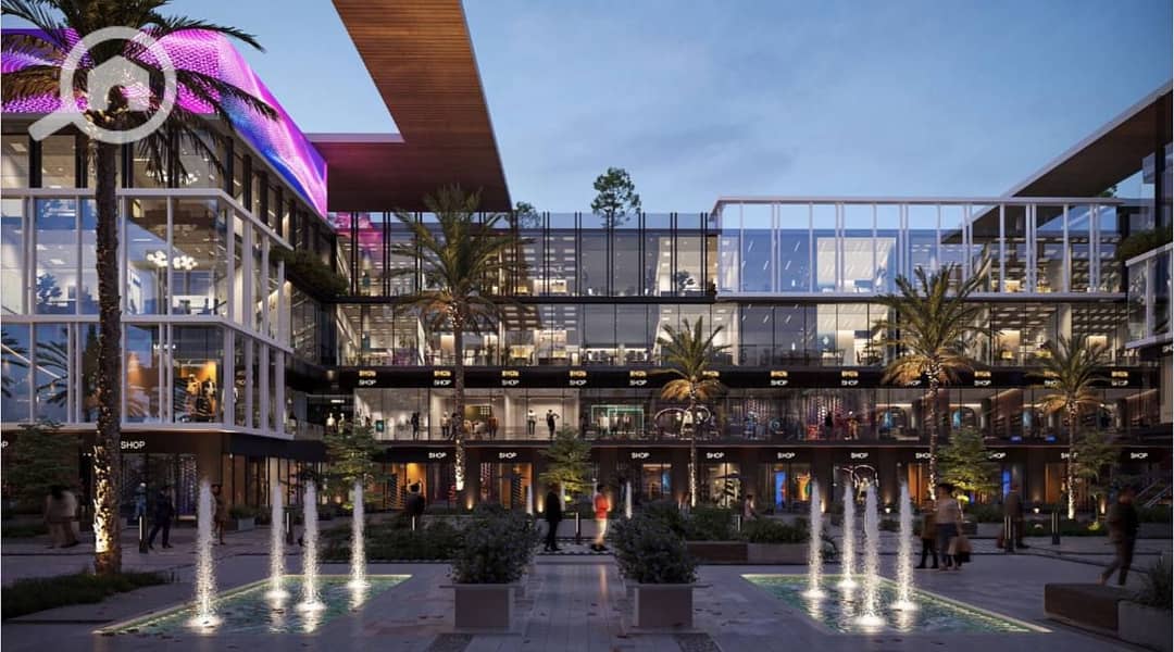 5 Pyramids plaza (4). jpg