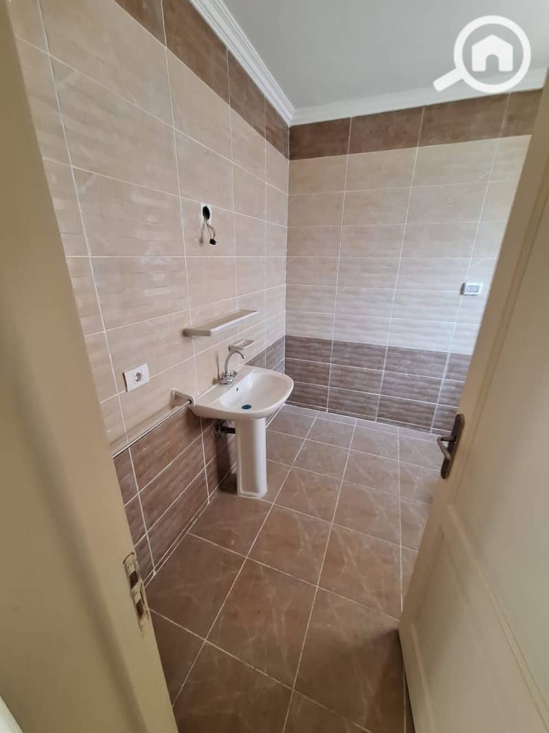 10 73b222a2-4202-4260-a16a-b5e46ed1d7f3. jpeg