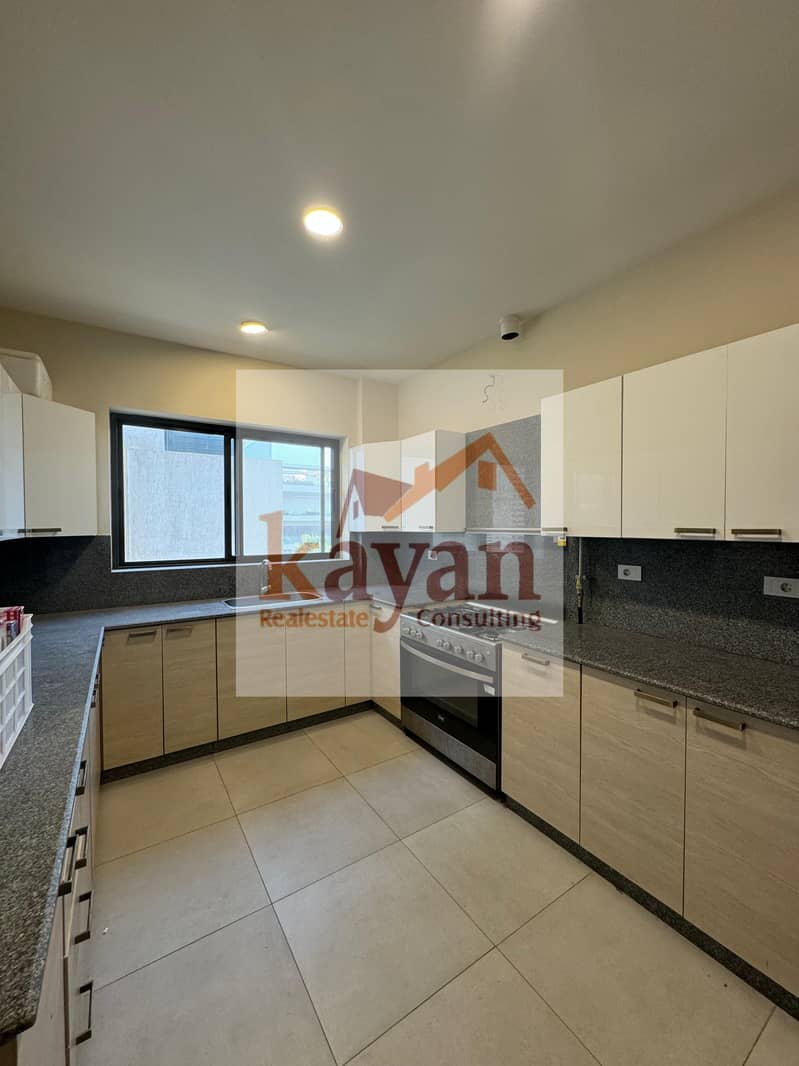 14 857703b9-c5a7-47b2-8607-8863e150d394. jpg