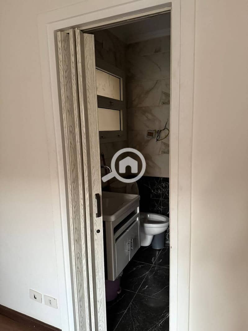 7 926785e2-255f-44f7-8d60-c6e1863f7c24. jpeg