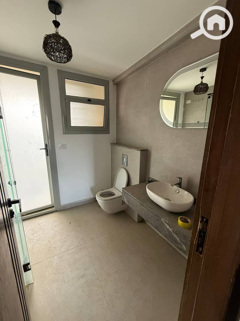 2 b585edde-64a4-442f-a8cc-c21f353adfcf. jpg