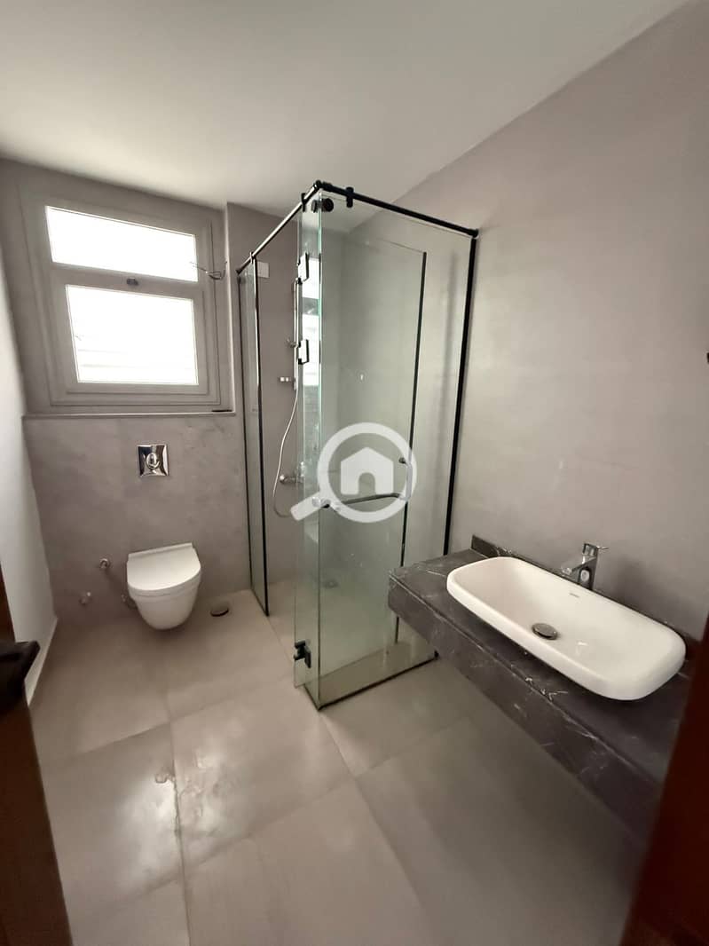 4 47477eb0-b8f6-497c-87ff-5eae51e0f2a2. jpg