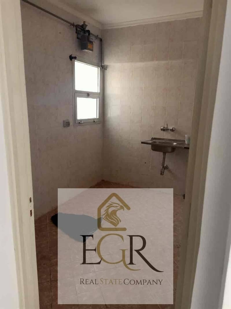 9 642e3a18-1e3b-4030-a1e6-8d348dabaaa8. jpg