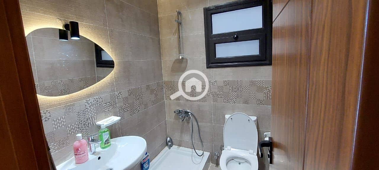 5 82b90dce-2604-41a3-9561-fc1d4ad2b9b7. jpeg