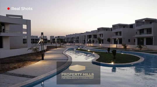 4 Bedroom Townhouse for Sale in Sheikh Zayed, Giza - f866b554-eb0f-4678-8506-ad6e5edc5f6c. jpg 4 Bedroom Townhouse for Sale in Sheikh Zayed, Giza - f866b554-eb0f-4678-8506-ad6e5edc5f6c. jpg
