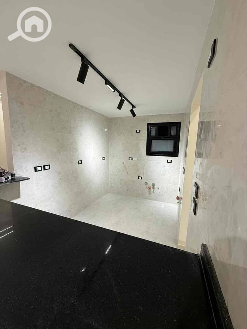 10 13fa8ca5-5825-4d15-84e6-83a977efd3ef. jpg