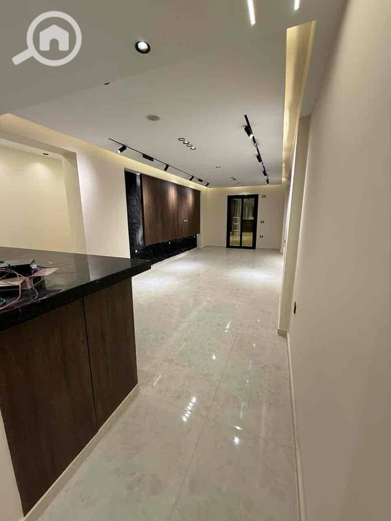 15 863652c0-56cc-4489-b307-e7d017e68f96. jpg