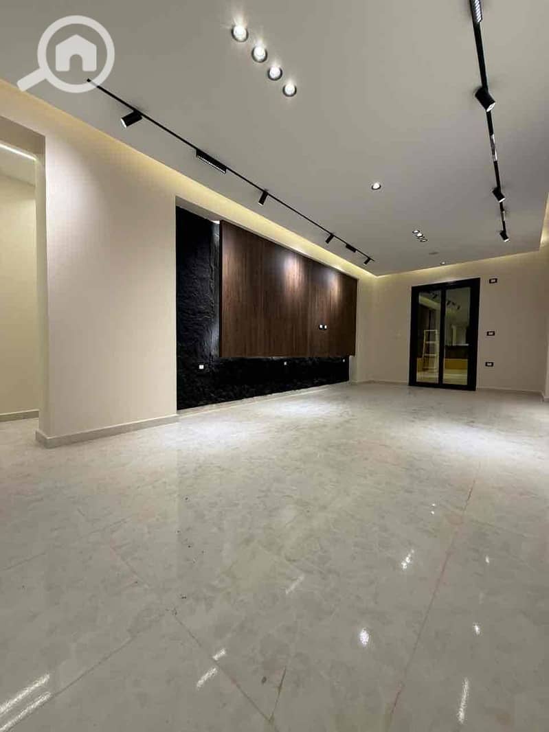 18 e3f99656-1582-49cb-81dd-d18b23874398. jpg