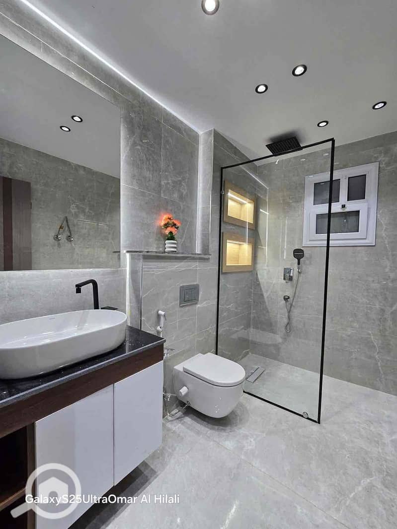 12 061156dd-afd4-40e4-b73c-0650ee965a47. jpg