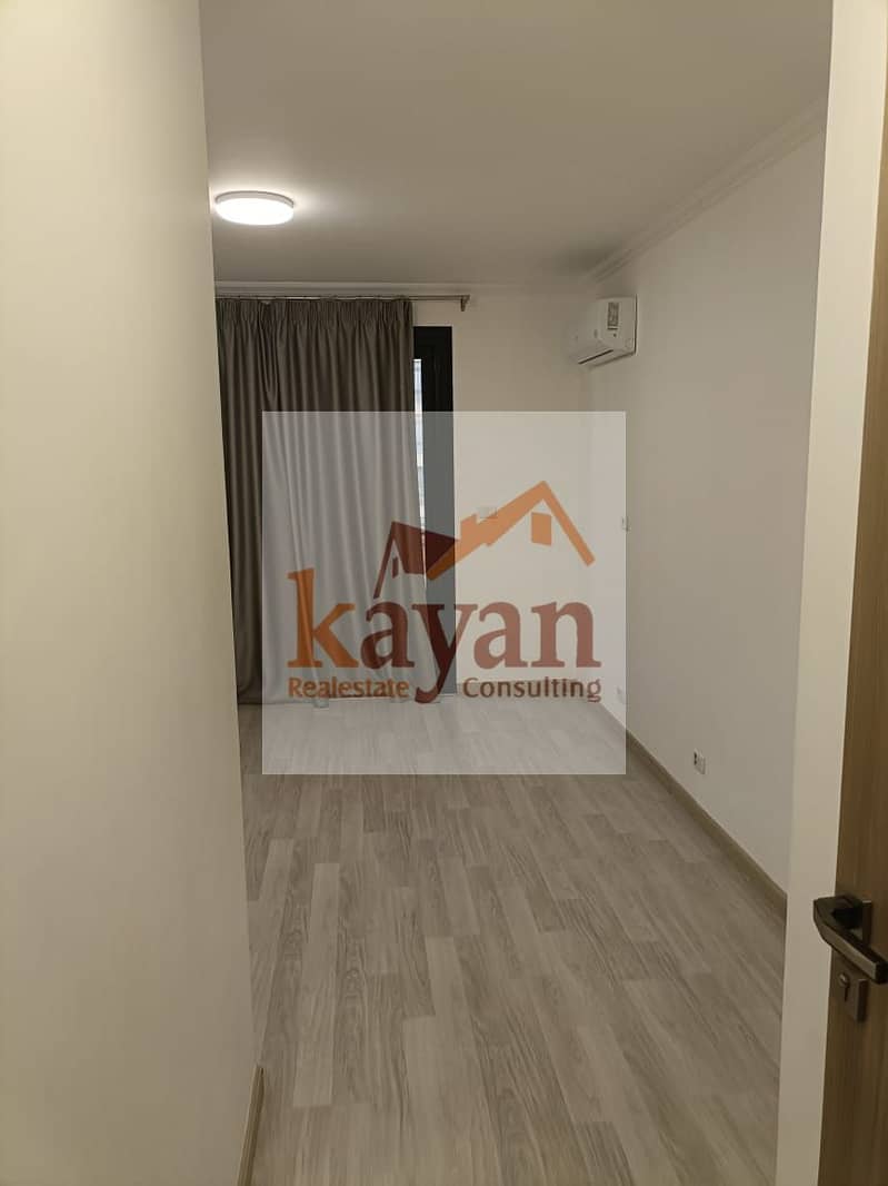 10 48b8bdc0-1c5c-4529-b278-62961d914627. jpg