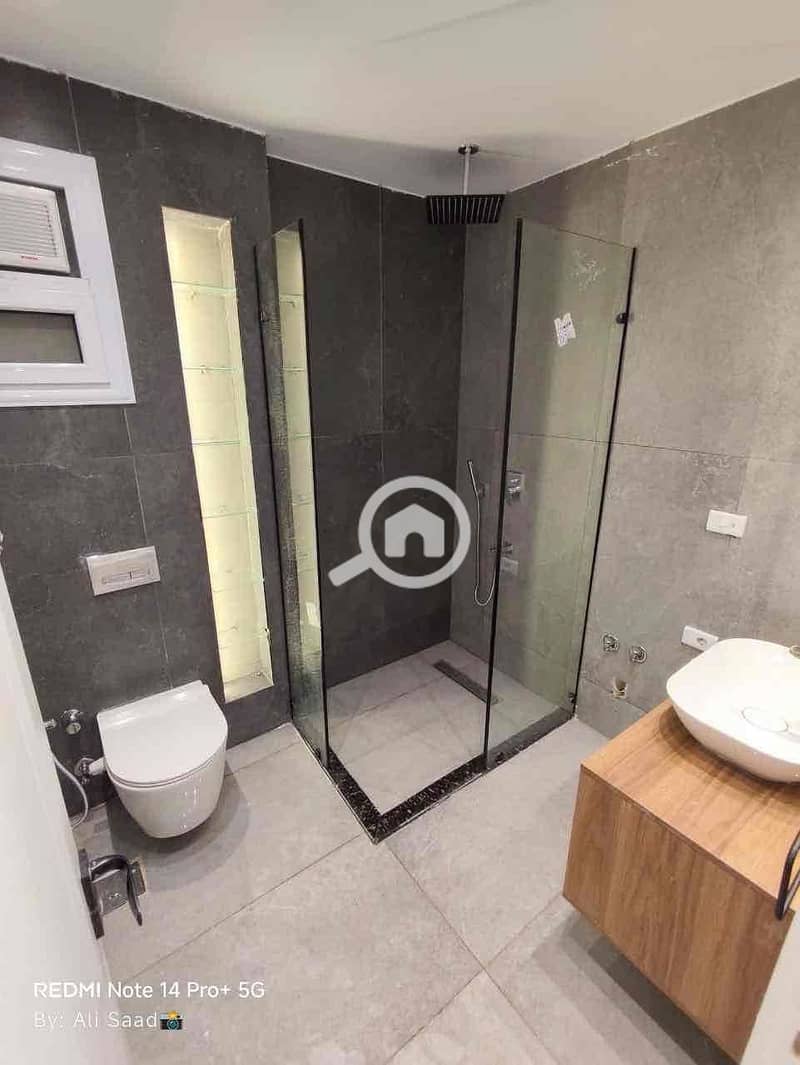 4 84bc2b27-4021-4c82-8276-b4f892aa5f2a. jpg