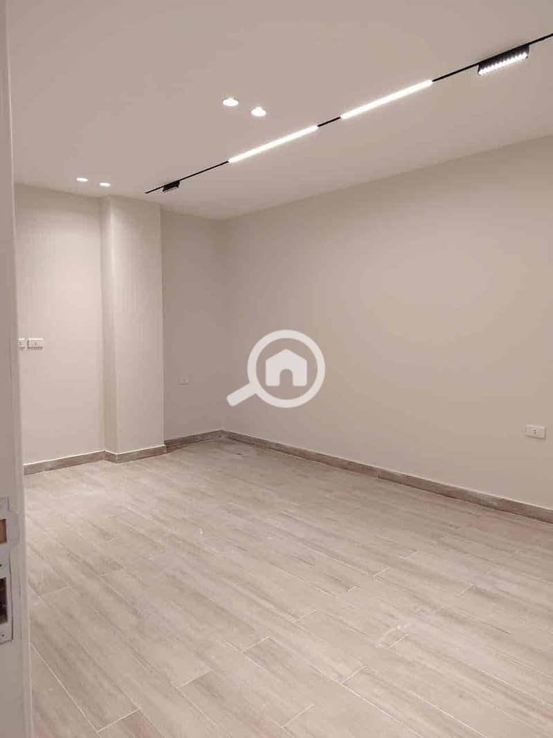 12 18306d3b-3527-4ef7-8c95-c95c7bc8f095. jpg