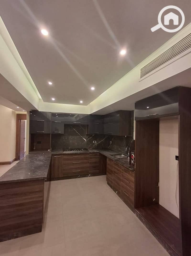 10 50b9342a-ed94-4b0a-8f4f-33bc3fd8cd5d. jpg