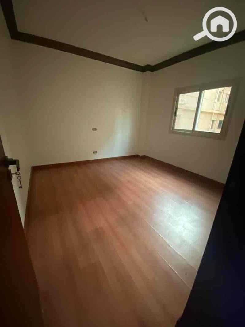 8 857e92f5-9ea2-4370-8b5d-8ee4e415b777. jpg