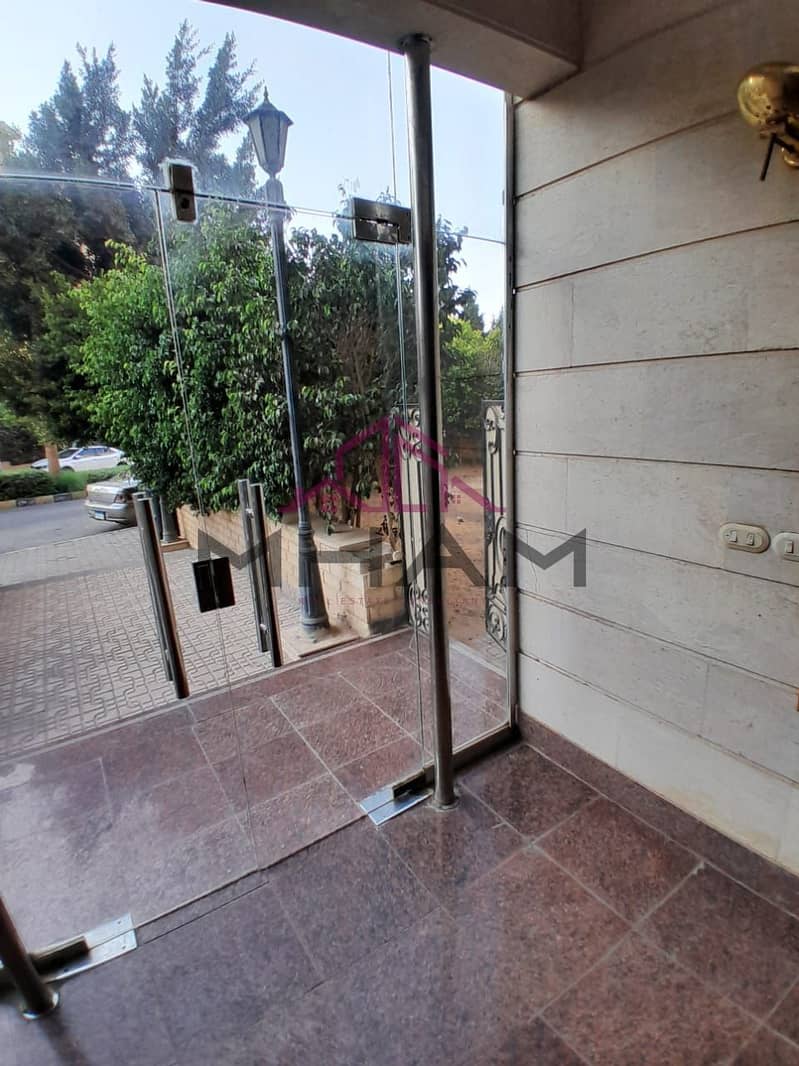 4 photo_5902514074350718024_y. jpg