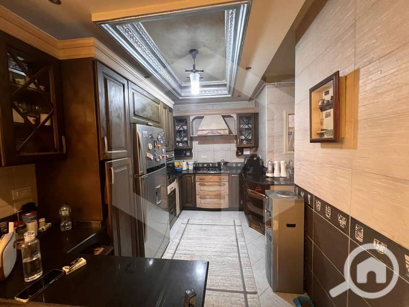 9 Beverly Hills 9. jpg