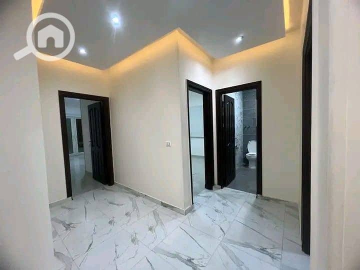 4 7c37ff74-4a02-4a6a-aeb7-be20c430f7fa. jpeg