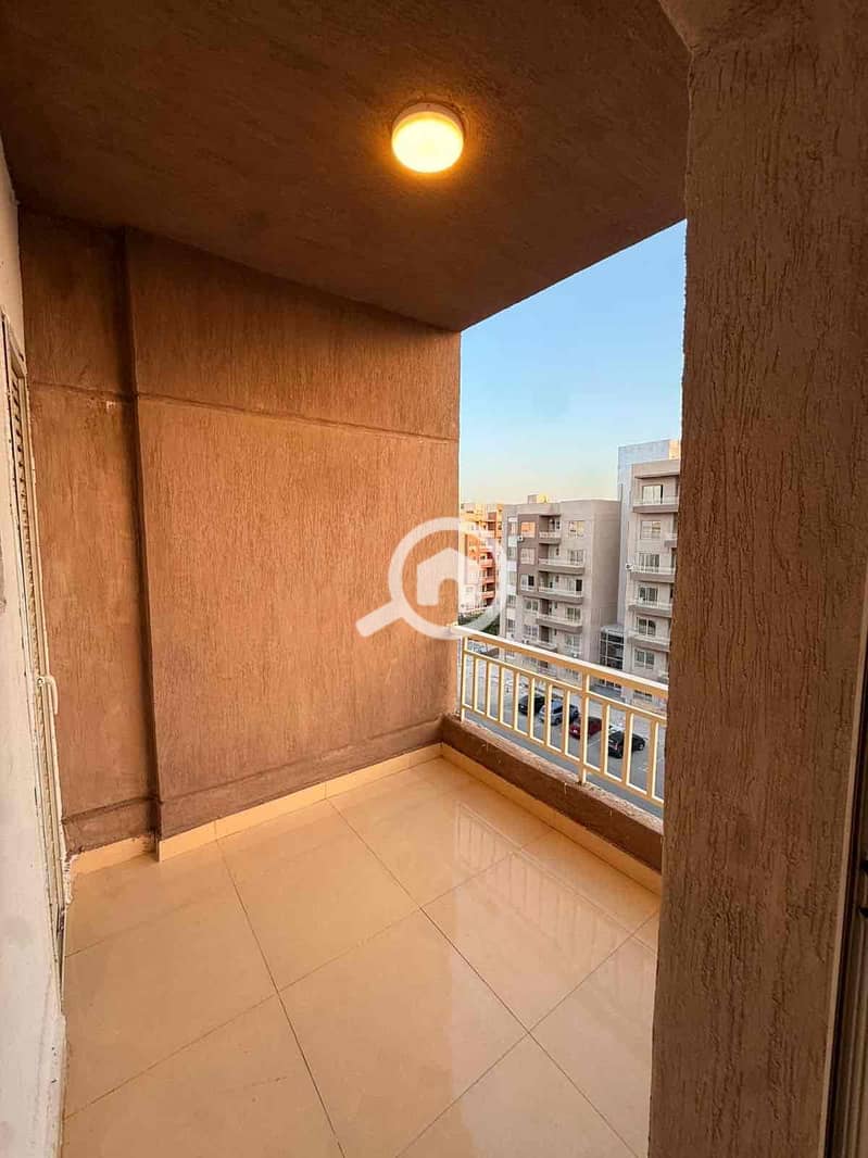 4 c0471c3a-ec54-45de-a23f-13f1a619a19c. jpg