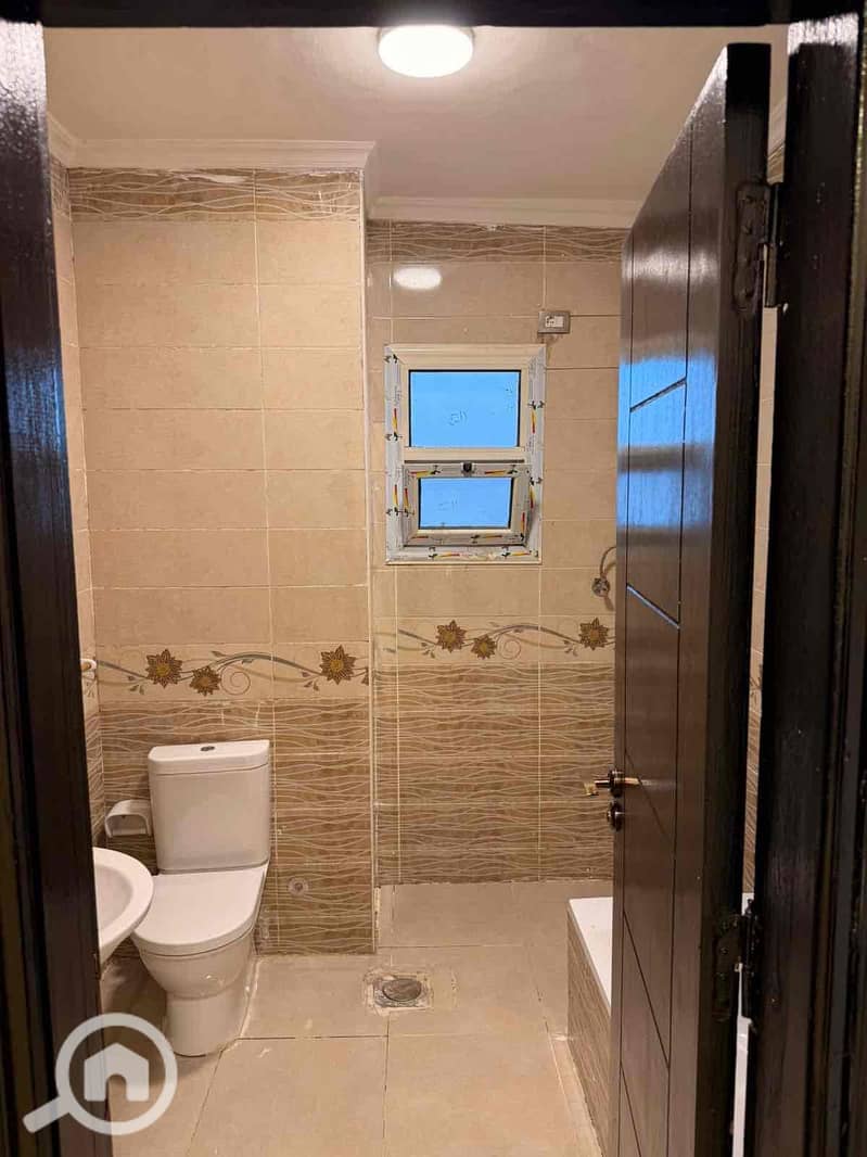 5 b29358e1-ca36-47e6-bc07-6360a6313058. jpg