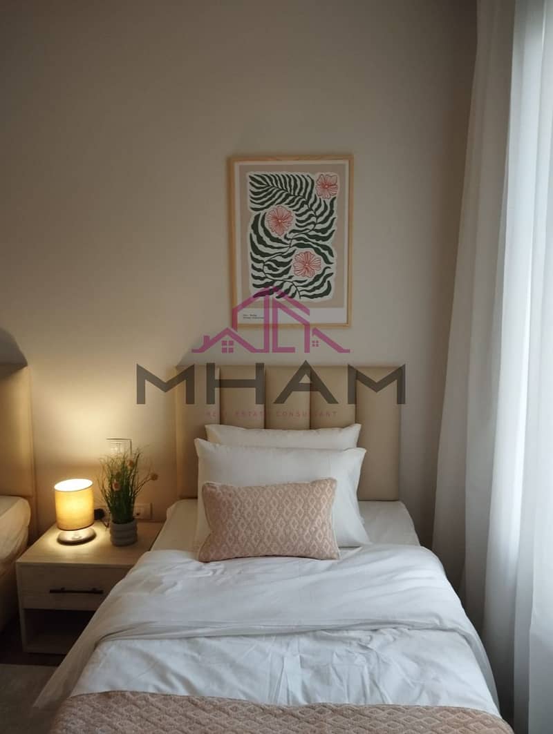 4 photo_5904765874164403127_y. jpg