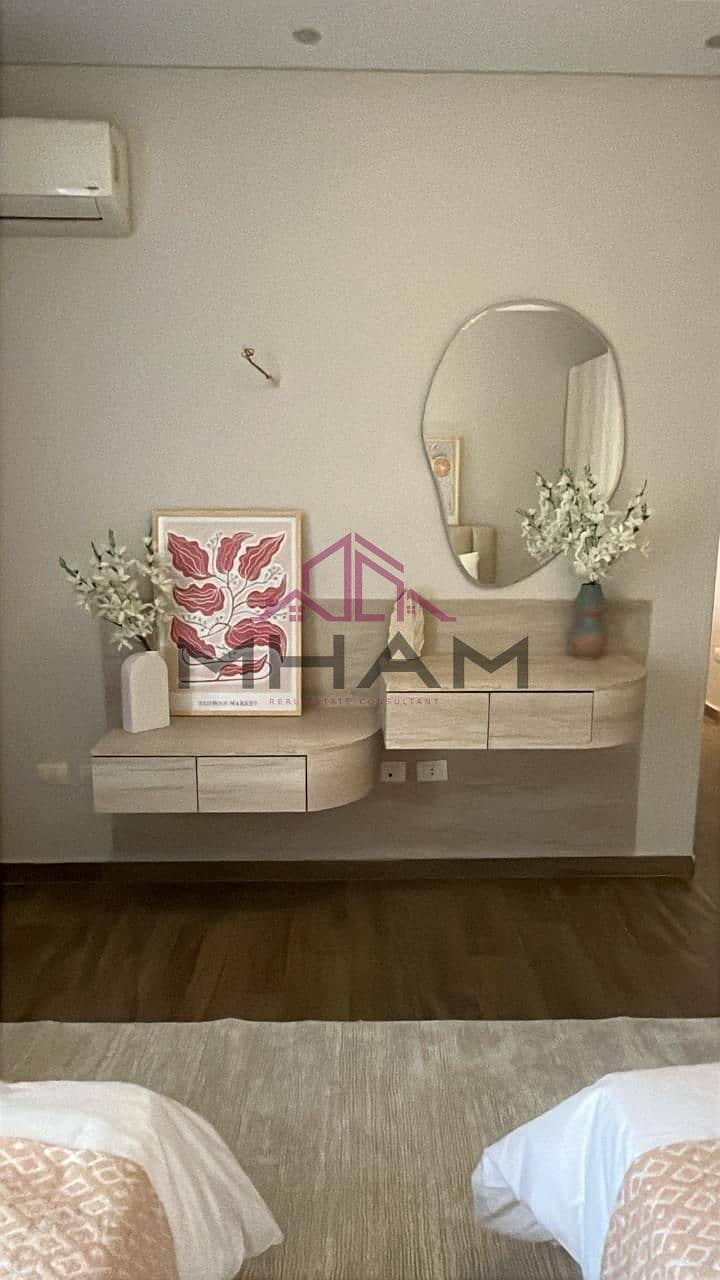 8 photo_5904765874164403131_y. jpg