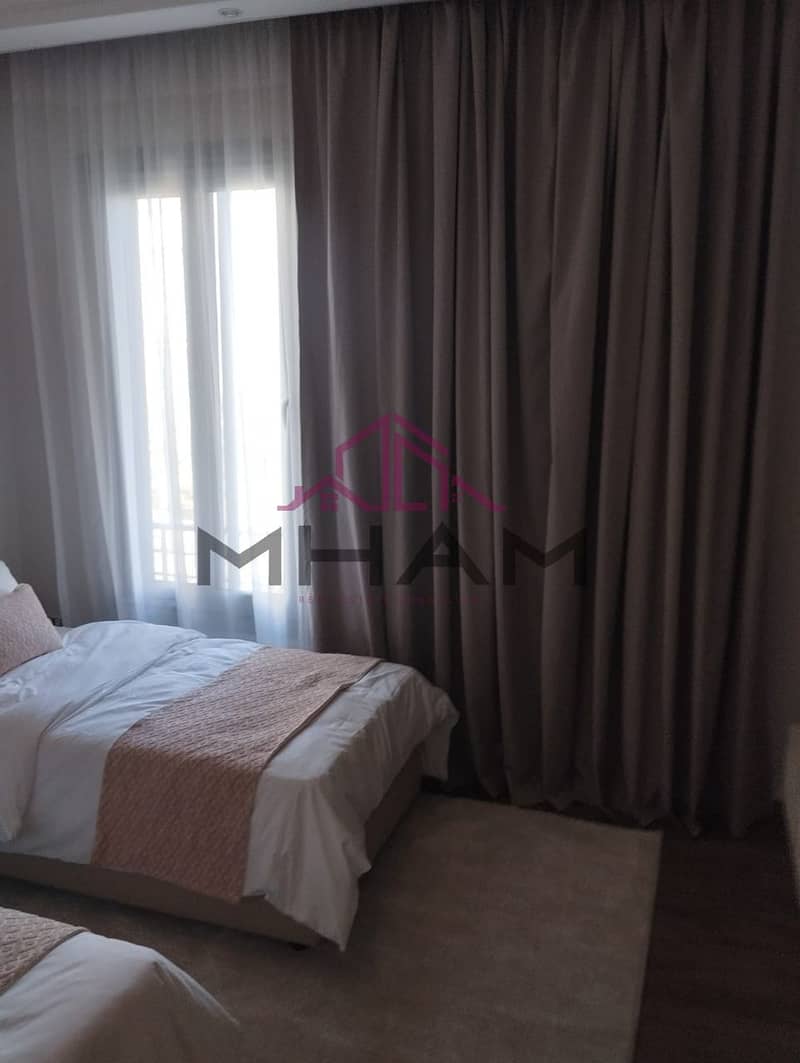 11 photo_5904765874164403139_y. jpg