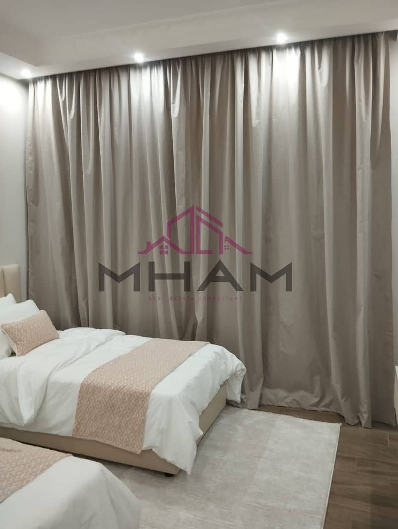 13 photo_5904765874164403141_y. jpg