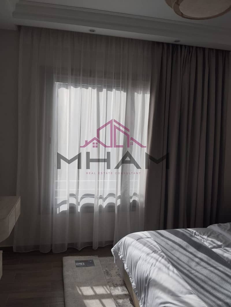 14 photo_5904765874164403142_y. jpg