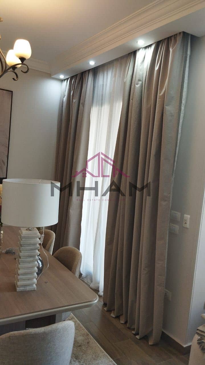 18 photo_5904765874164403146_y. jpg