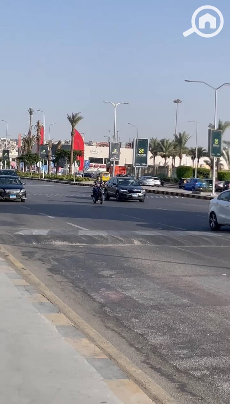 4 7fddb895-5b66-4af5-9c64-e193fd76f9a5. jpg