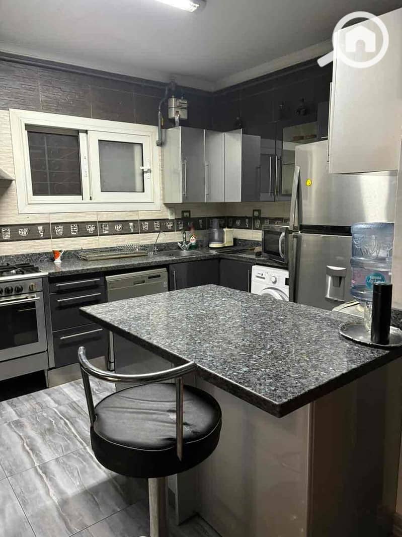 4 21bc185d-8d77-4928-8cd3-31d4d5a88511. jpg