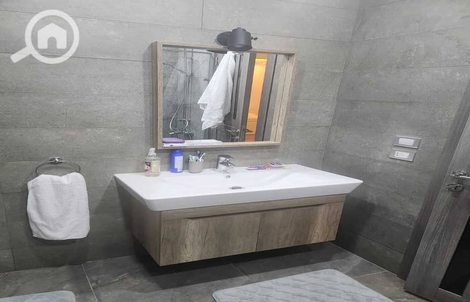 4 76a446bd-849c-45b0-abc0-d0d4c842be8a. jpg