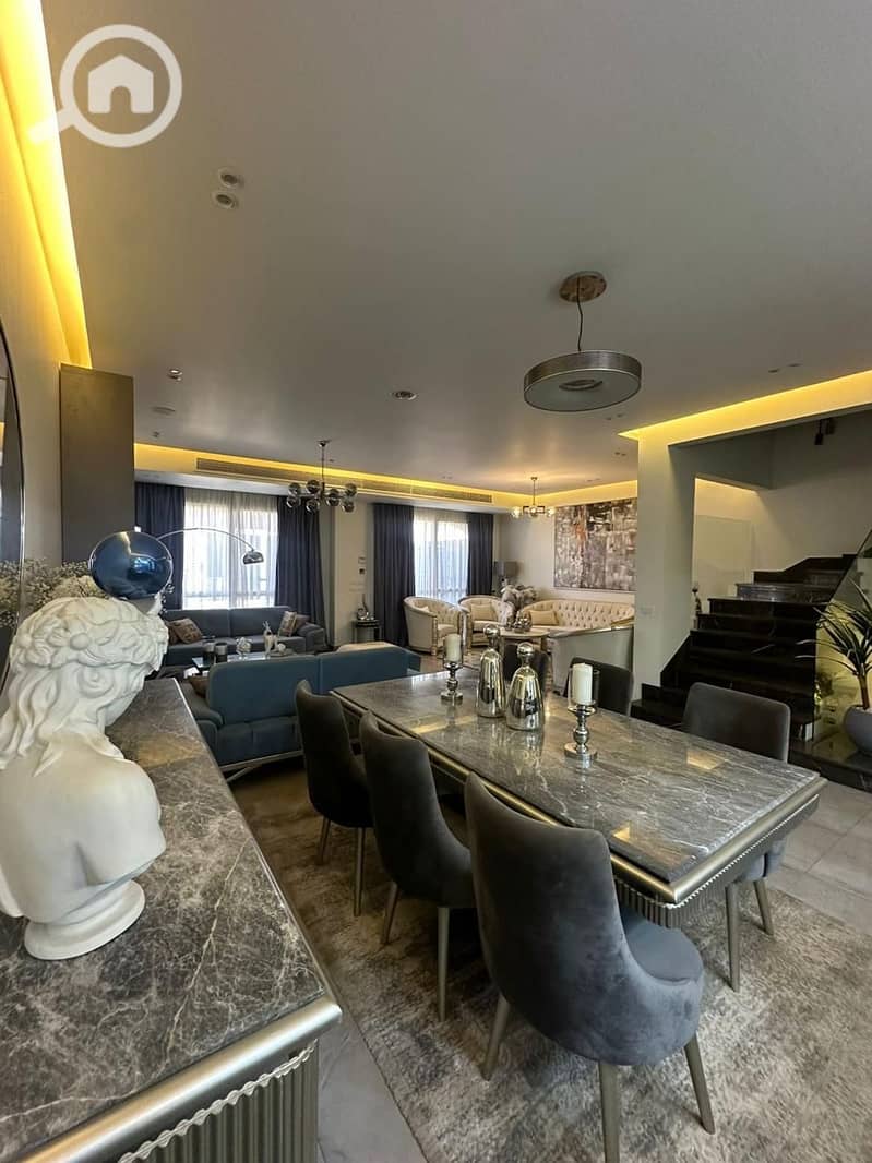 10 e7b19ba7-94a2-4022-af58-391ff4a45914. jpg