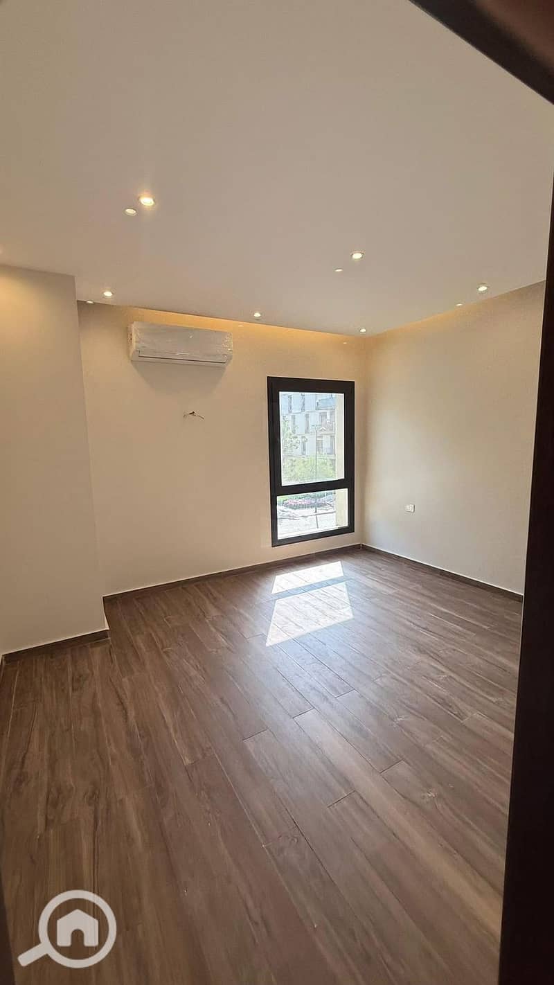 5 e90c4c2d-fa93-47e8-85a1-84acf56e2daf. jpeg