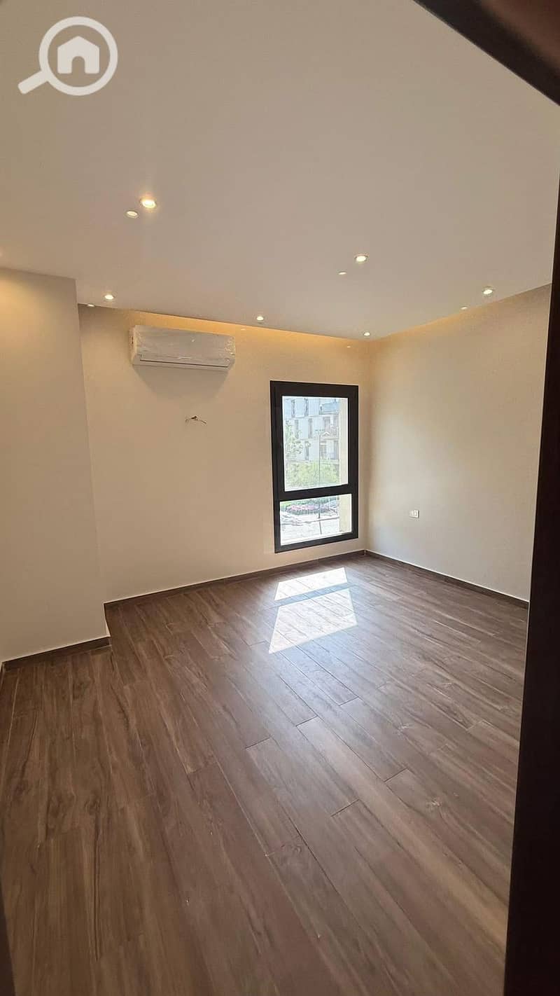 9 e90c4c2d-fa93-47e8-85a1-84acf56e2daf. jpeg