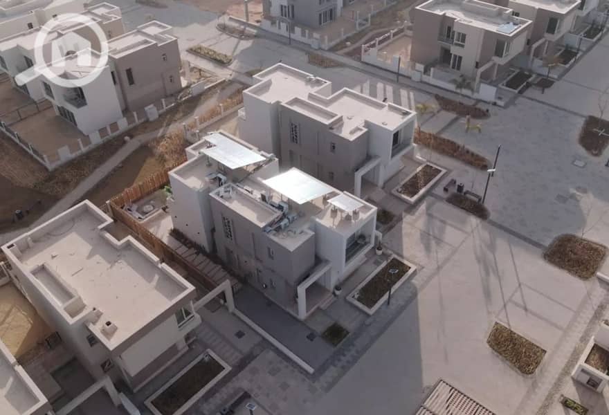 10 3657670-4f156o. JPG