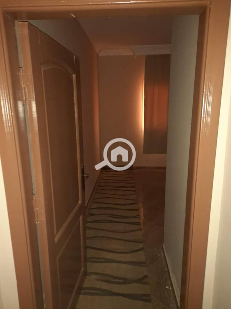 4 8d1af4dd-417e-4077-85d8-34f078f5a1d2. jpeg