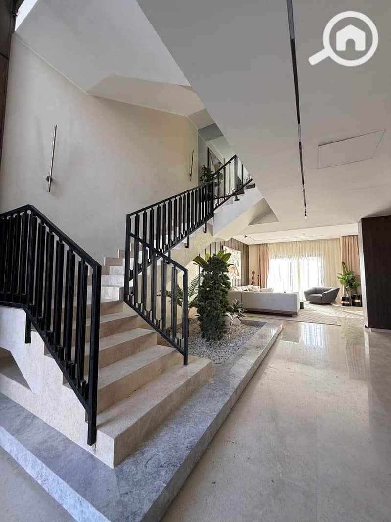 2 d2a09960-555e-42af-a0e5-5bfc7cb0b0a6. jpg