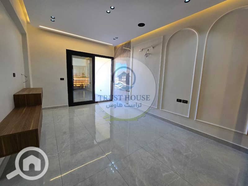 2 WhatsApp Image 2025-11-28 at 19.42. 43. jpeg