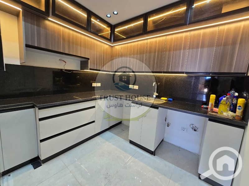 3 WhatsApp Image 2025-11-28 at 19.42. 44 (1). jpeg