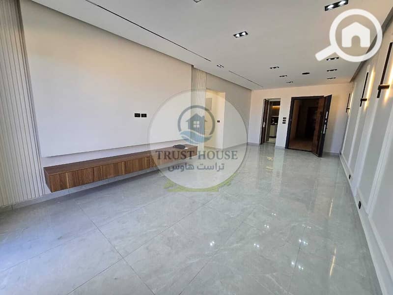 10 WhatsApp Image 2025-11-28 at 19.42. 46. jpeg