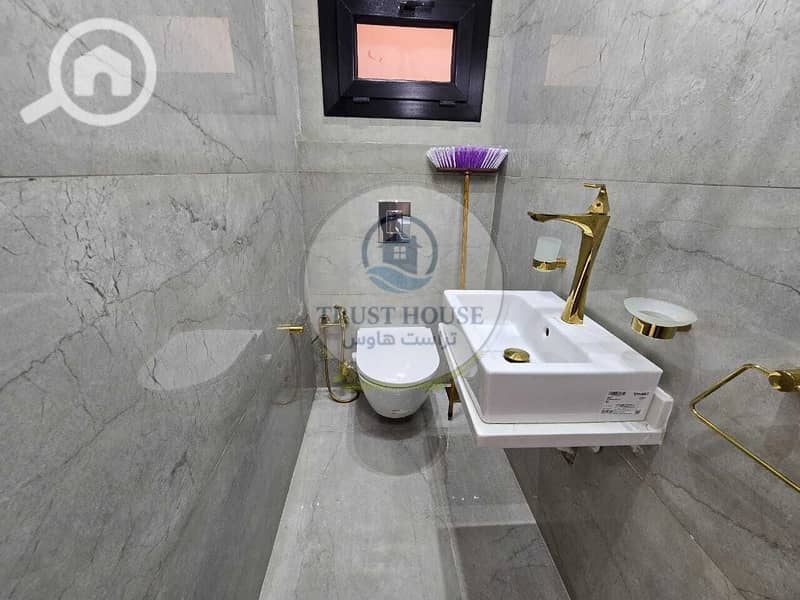 11 WhatsApp Image 2025-11-28 at 19.42. 47 (1). jpeg