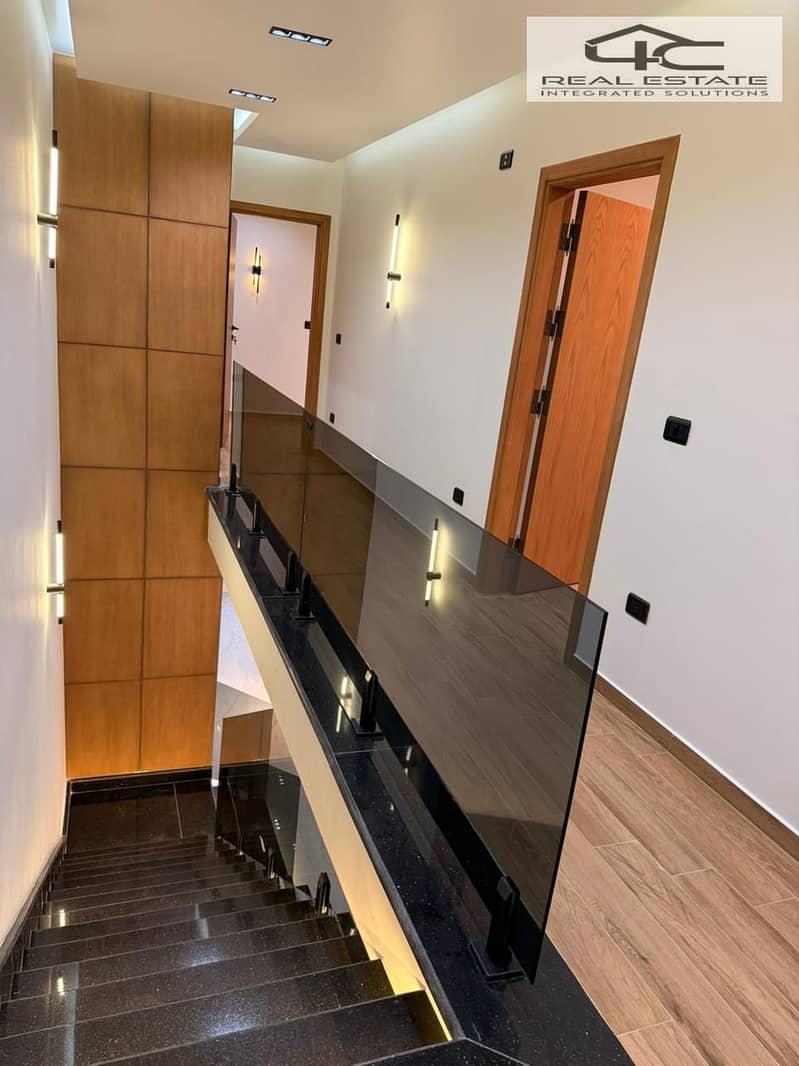 5 WhatsApp Image 2025-12-14 at 13.39. 49 (1). jpeg