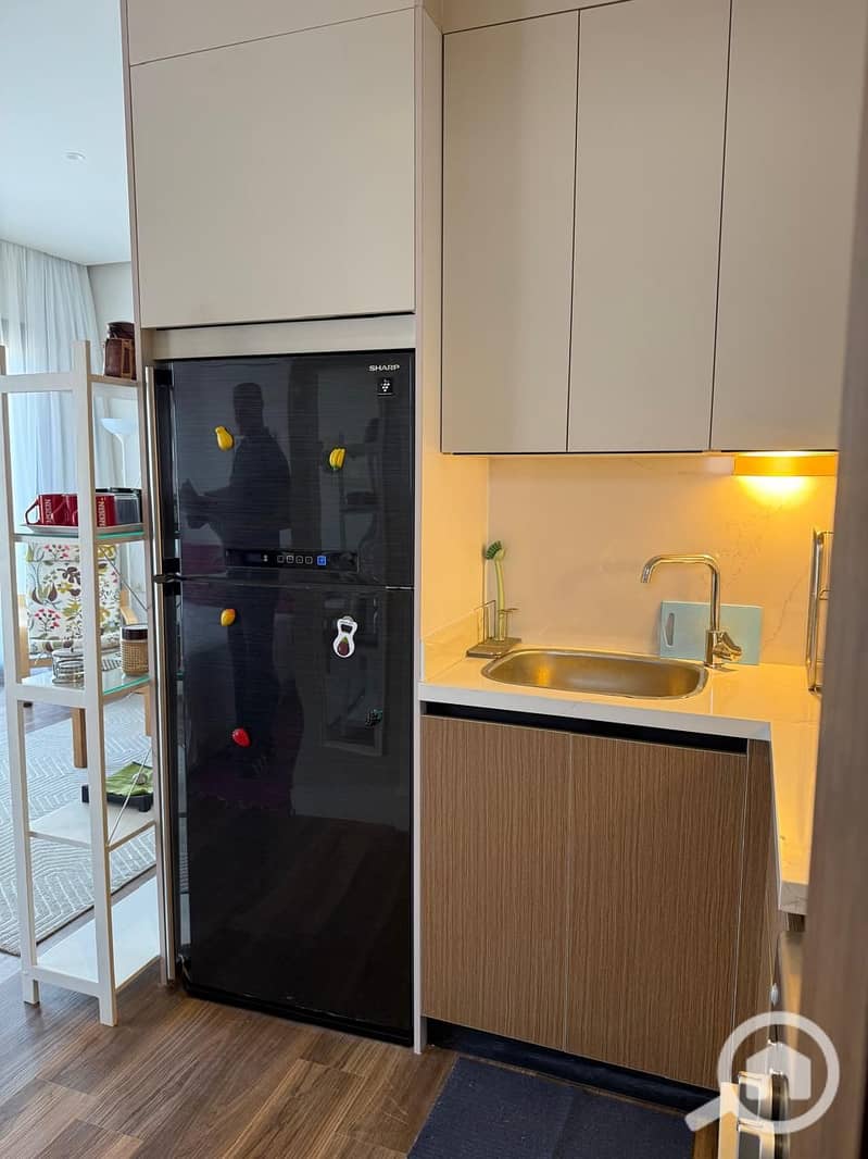 9 d9890b5b-4f7b-4d6e-8841-28ddd79a3462. jpeg